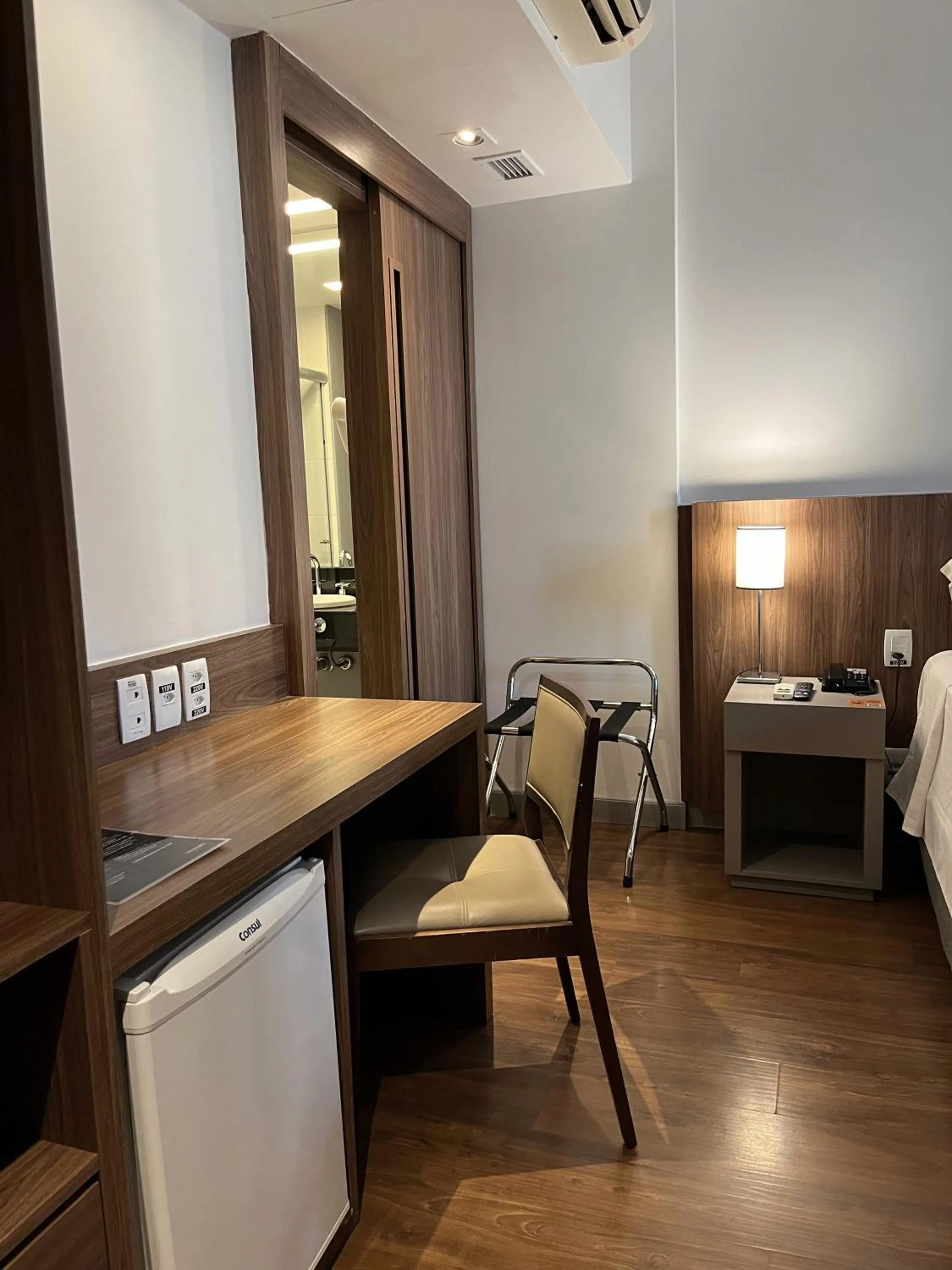 Photo of the whole room, Bed in Hotel Vivenzo Savassi Belo Horizonte