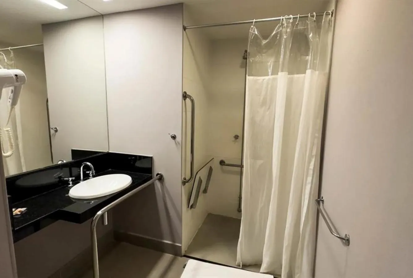 Shower in Hotel Vivenzo Savassi Belo Horizonte