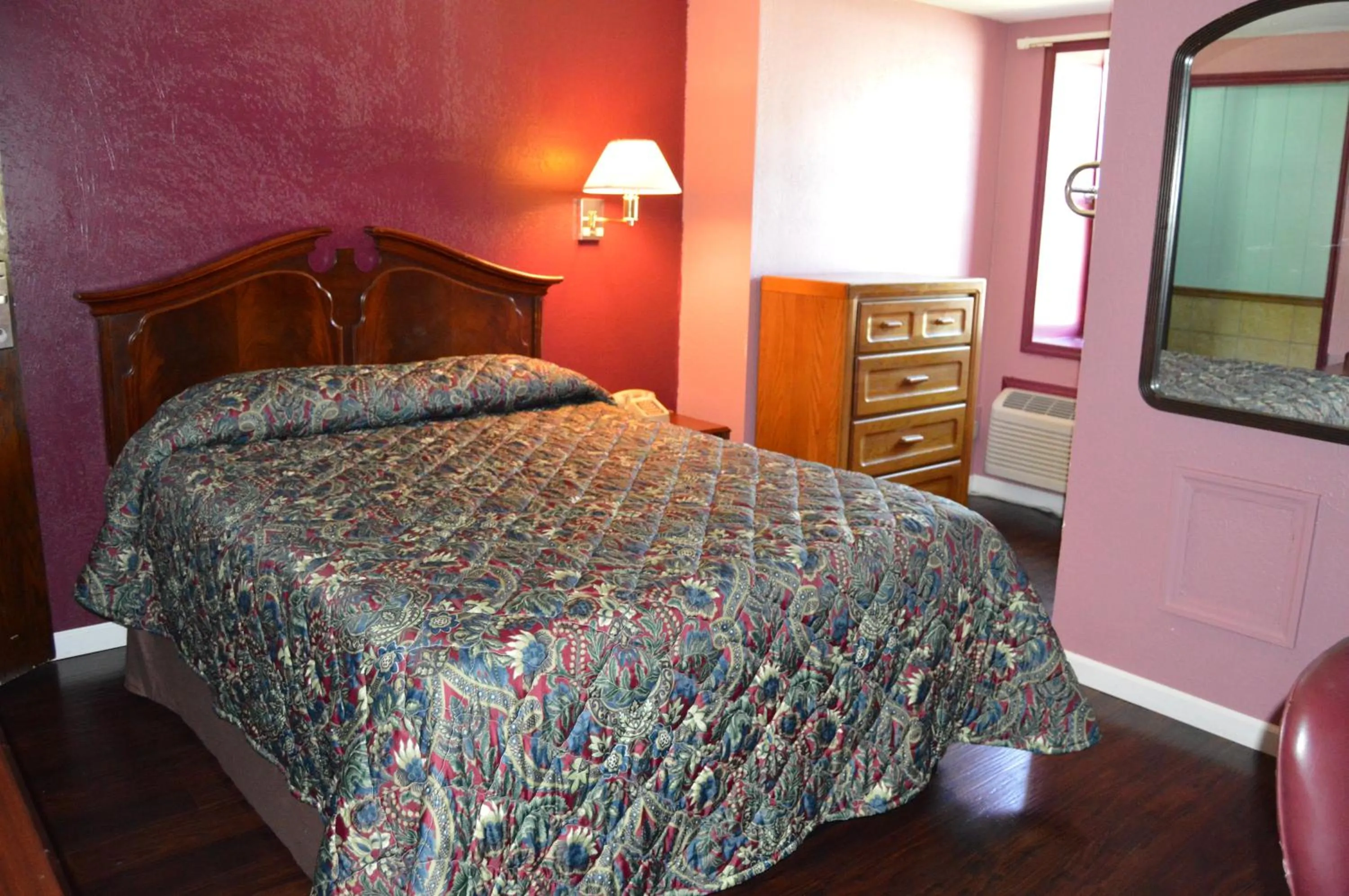 Bed in Budget Inn Richlands Claypool Hill