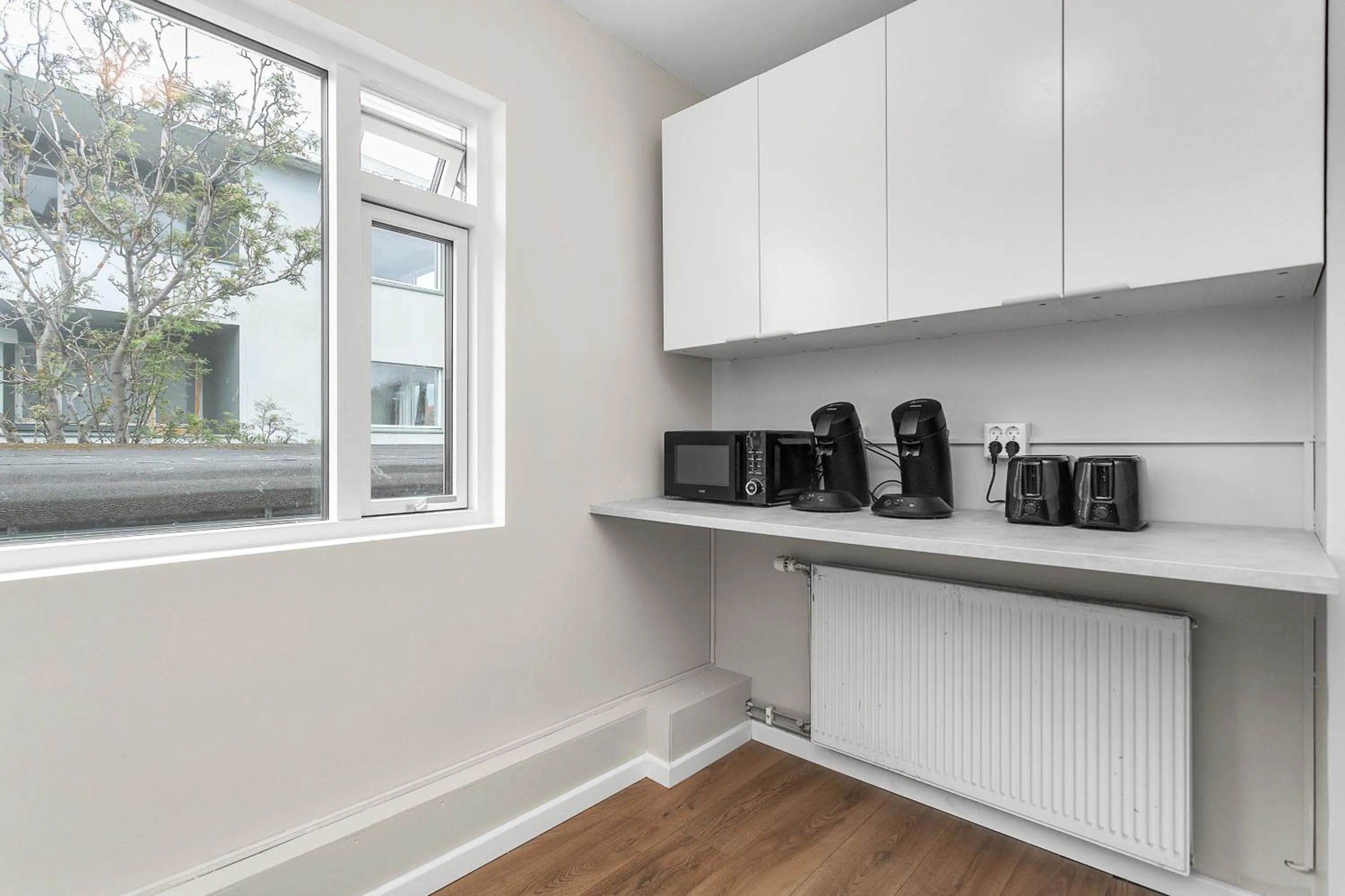 Communal kitchen in Reykjavík Central Guesthouse