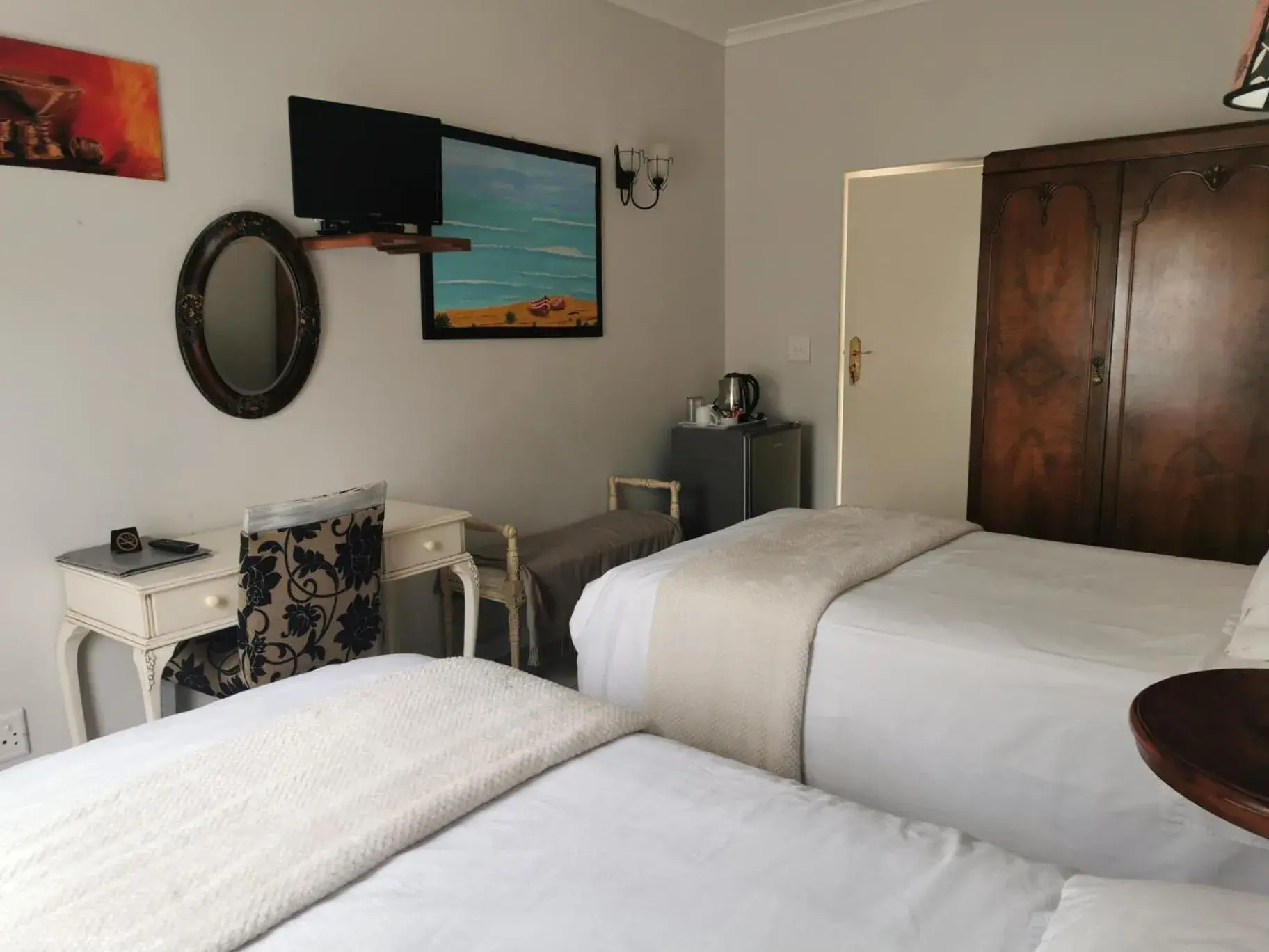 Traditional Queen Room in Blouberg Manor Traditional Queen Room in Blouberg Manor