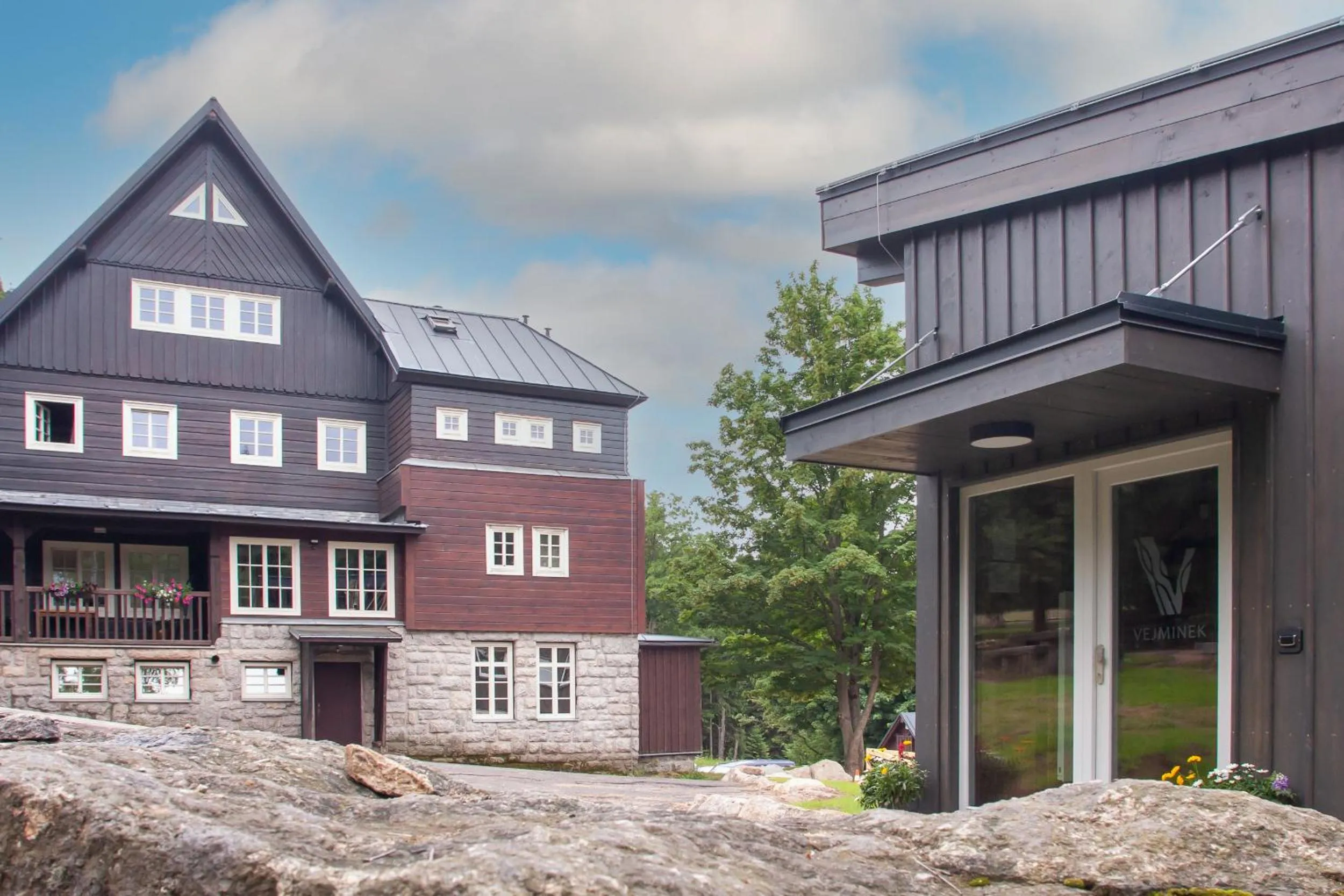 Property building in Prezidentská