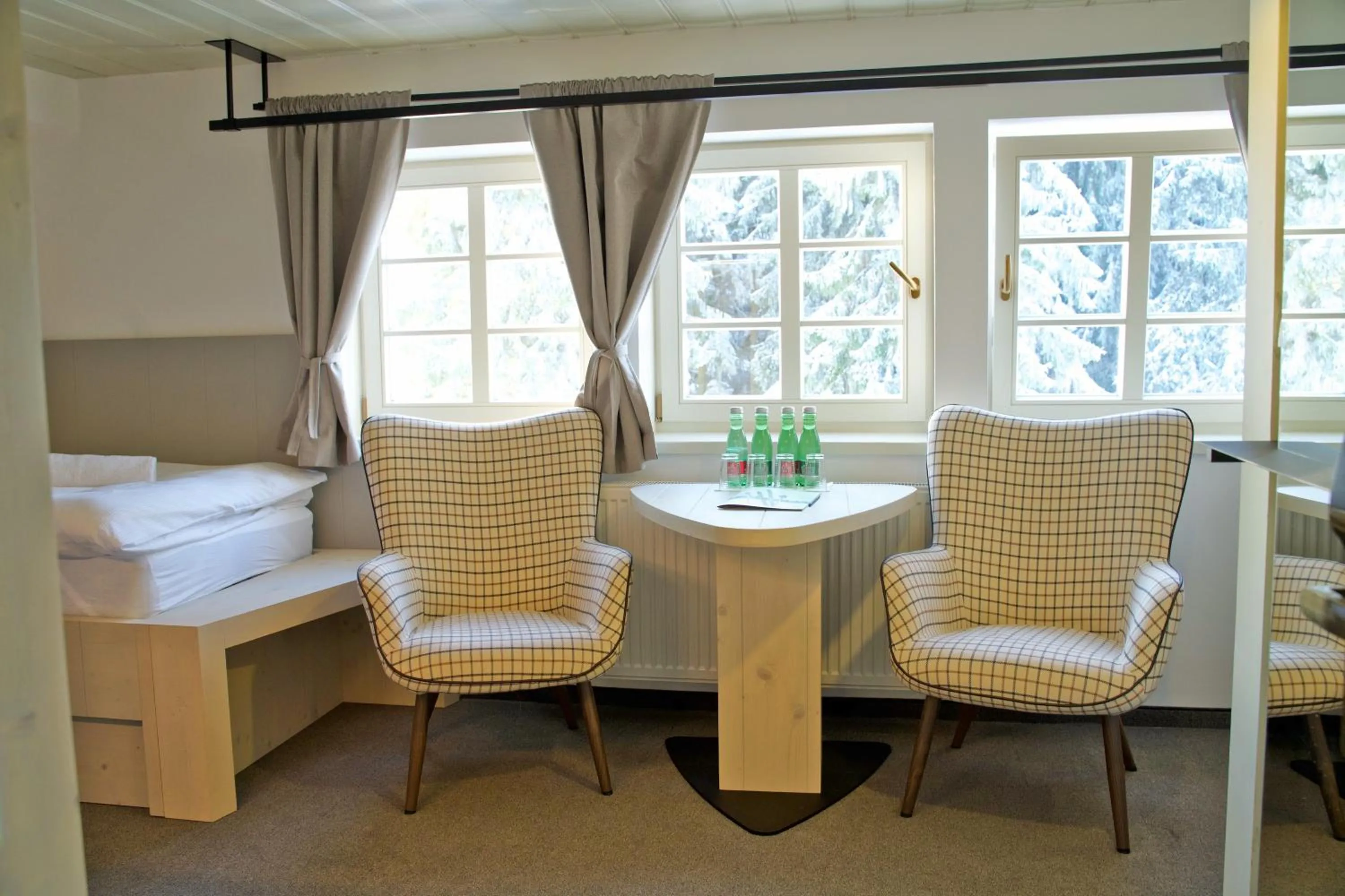 Seating area, Bed in Prezidentská