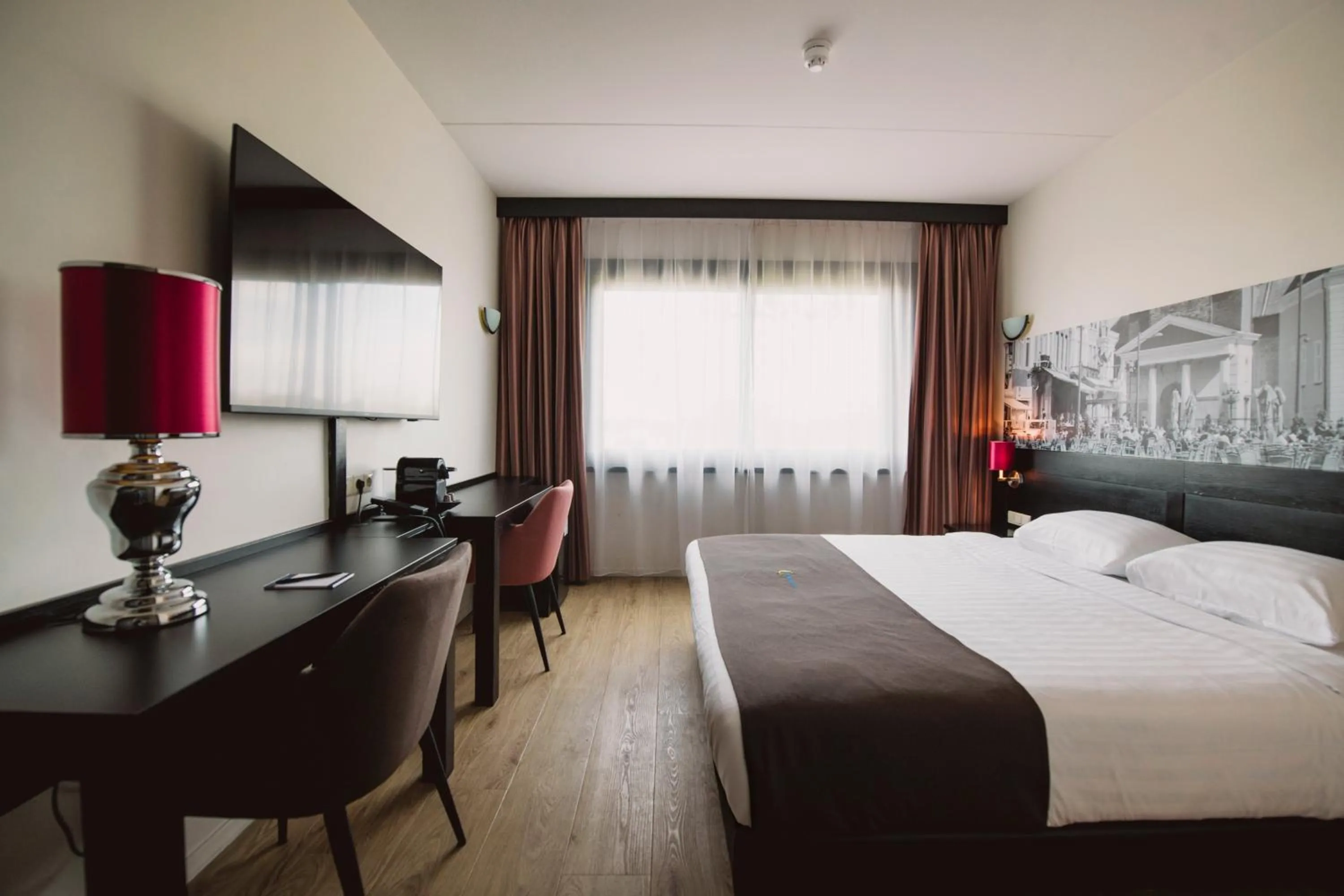 TV and multimedia, Bed in Bastion Hotel Roosendaal