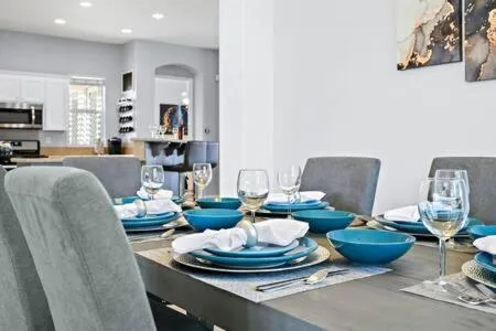 Luxurious Getaway Near Coachella Stagecoach Pool Putting Green Parking Firepit Sleeps 11