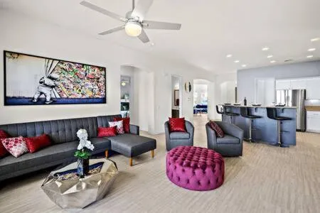 Luxurious Getaway Near Coachella Stagecoach Pool Putting Green Parking Firepit Sleeps 11