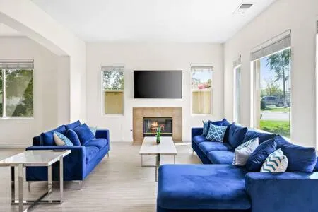 Luxurious Getaway Near Coachella Stagecoach Pool Putting Green Parking Firepit Sleeps 11