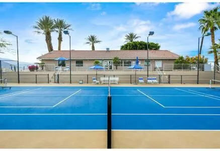 Luxurious Getaway Near Coachella Stagecoach Pool Putting Green Parking Firepit Sleeps 11