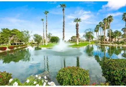 Luxurious Getaway Near Coachella Stagecoach Pool Putting Green Parking Firepit Sleeps 11