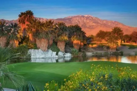 Luxurious Getaway Near Coachella Stagecoach Pool Putting Green Parking Firepit Sleeps 11