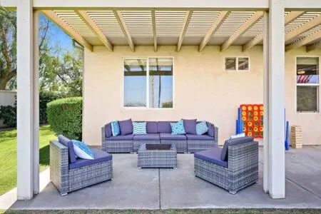 Luxurious Getaway Near Coachella Stagecoach Pool Putting Green Parking Firepit Sleeps 11