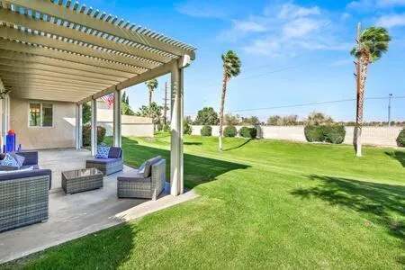 Luxurious Getaway Near Coachella Stagecoach Pool Putting Green Parking Firepit Sleeps 11