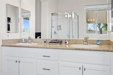 Luxurious Getaway Near Coachella Stagecoach Pool Putting Green Parking Firepit Sleeps 11