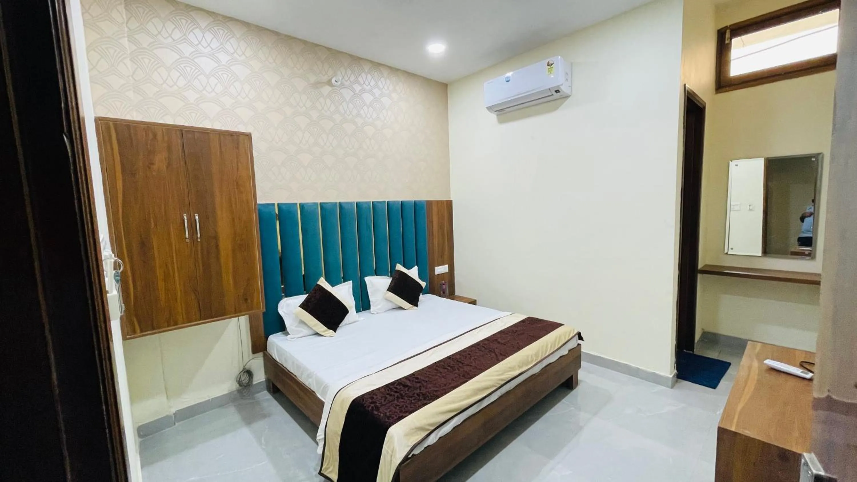 HOTEL AV GRAND