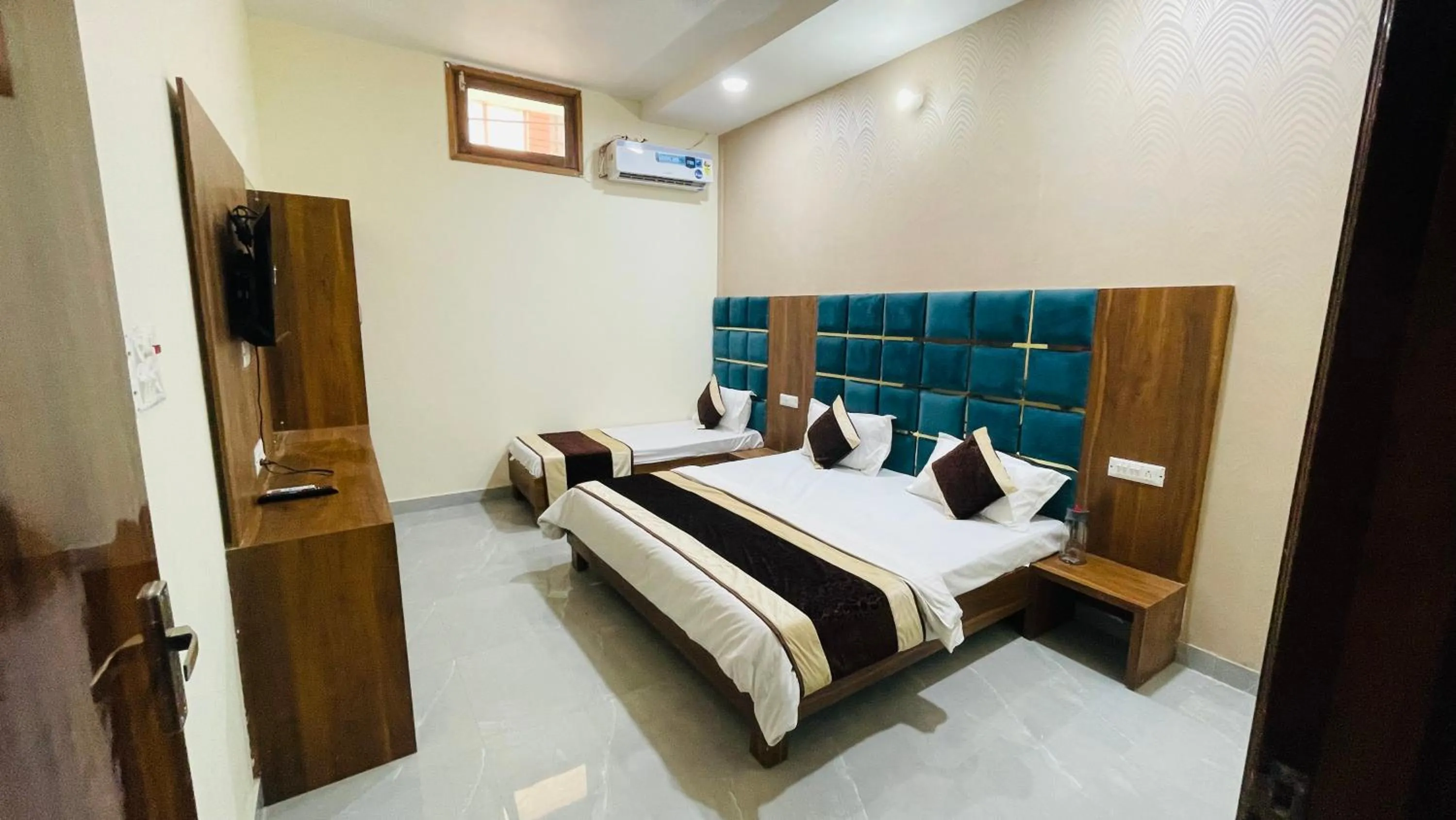 HOTEL AV GRAND