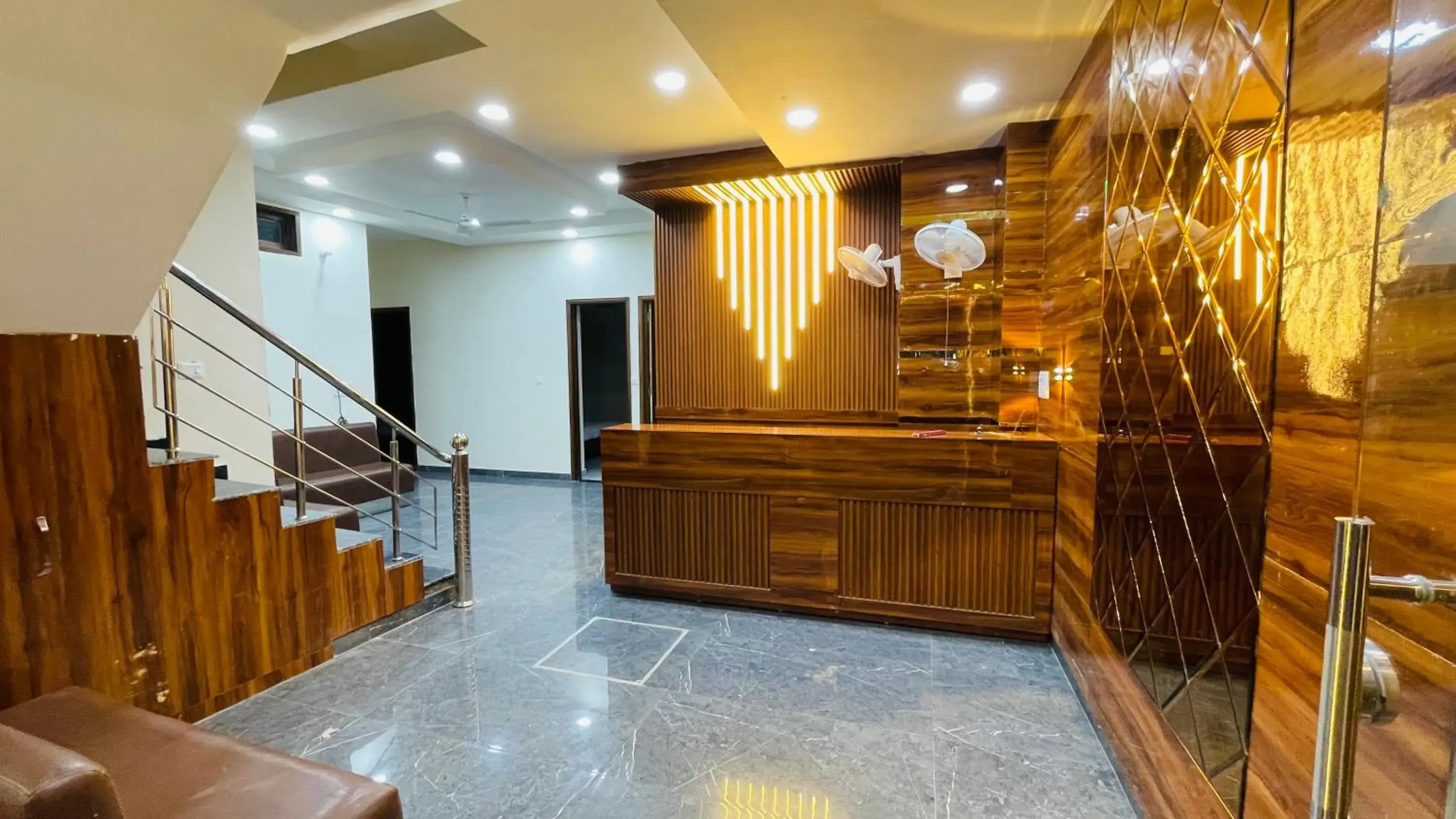 HOTEL AV GRAND HOTEL AV GRAND
