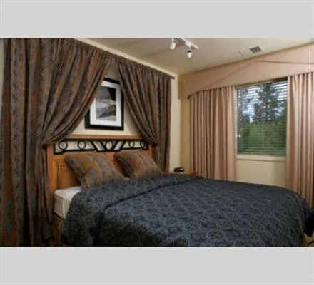 Bedroom, Bed in GetAways at the Lodge at Kingsbury Crossing