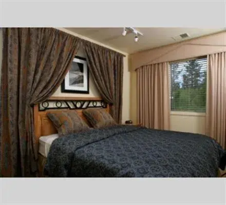 Bedroom, Bed in GetAways at the Lodge at Kingsbury Crossing Bedroom, Bed in GetAways at the Lodge at Kingsbury Crossing