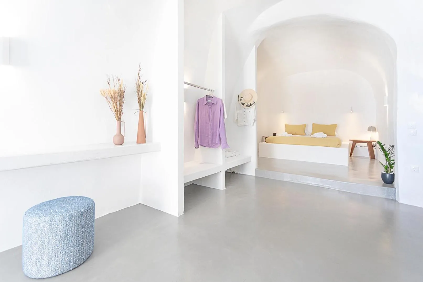 Bed in Rafael' s Mediteranian Cave Suites