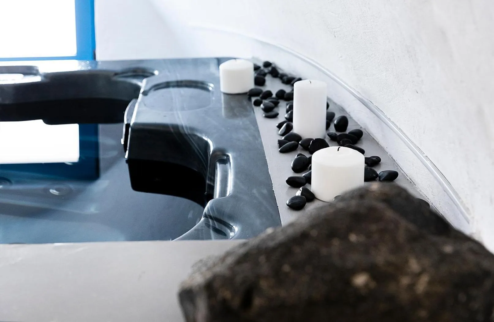 Hot Tub in Rafael' s Mediteranian Cave Suites