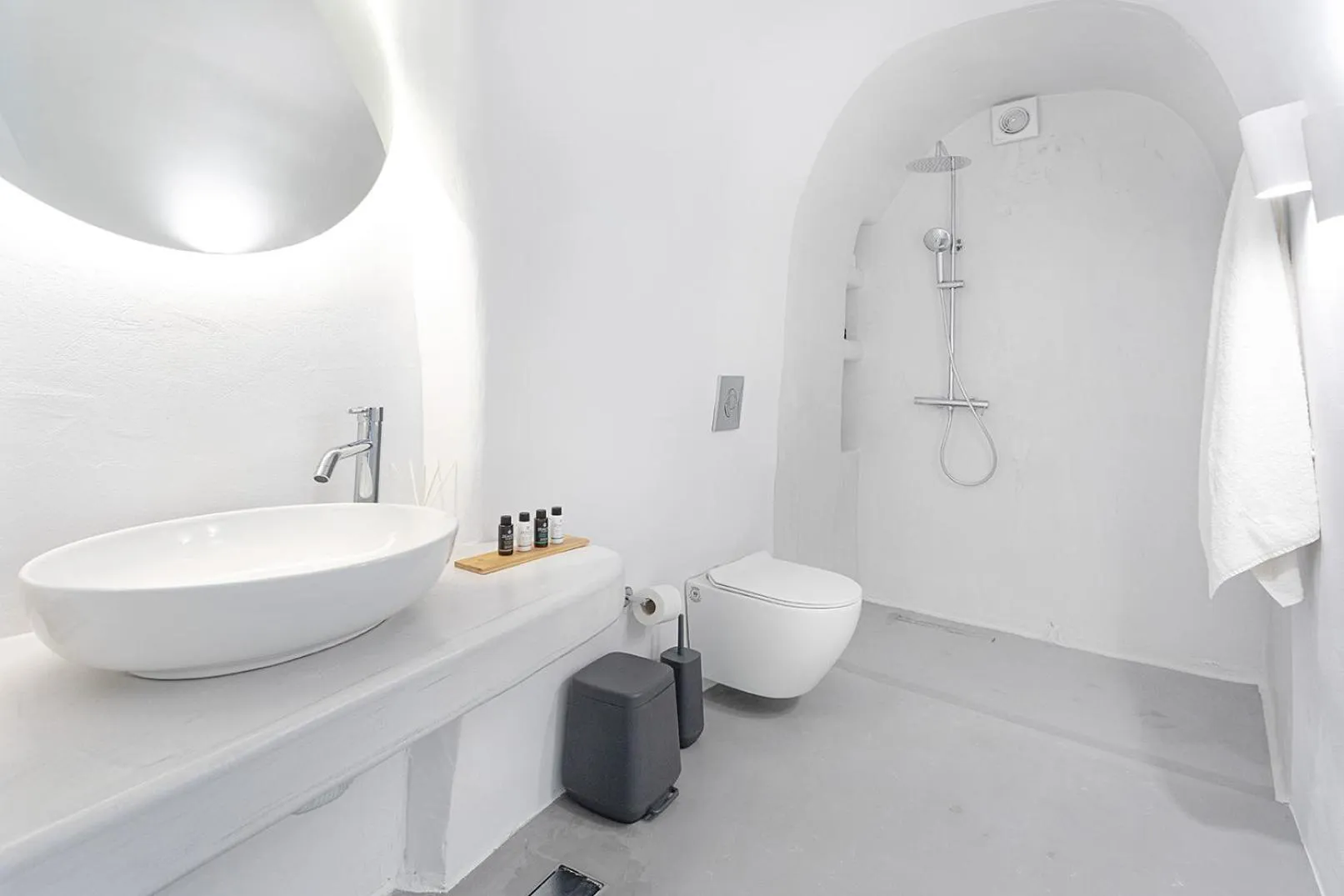 Toilet in Rafael' s Mediteranian Cave Suites