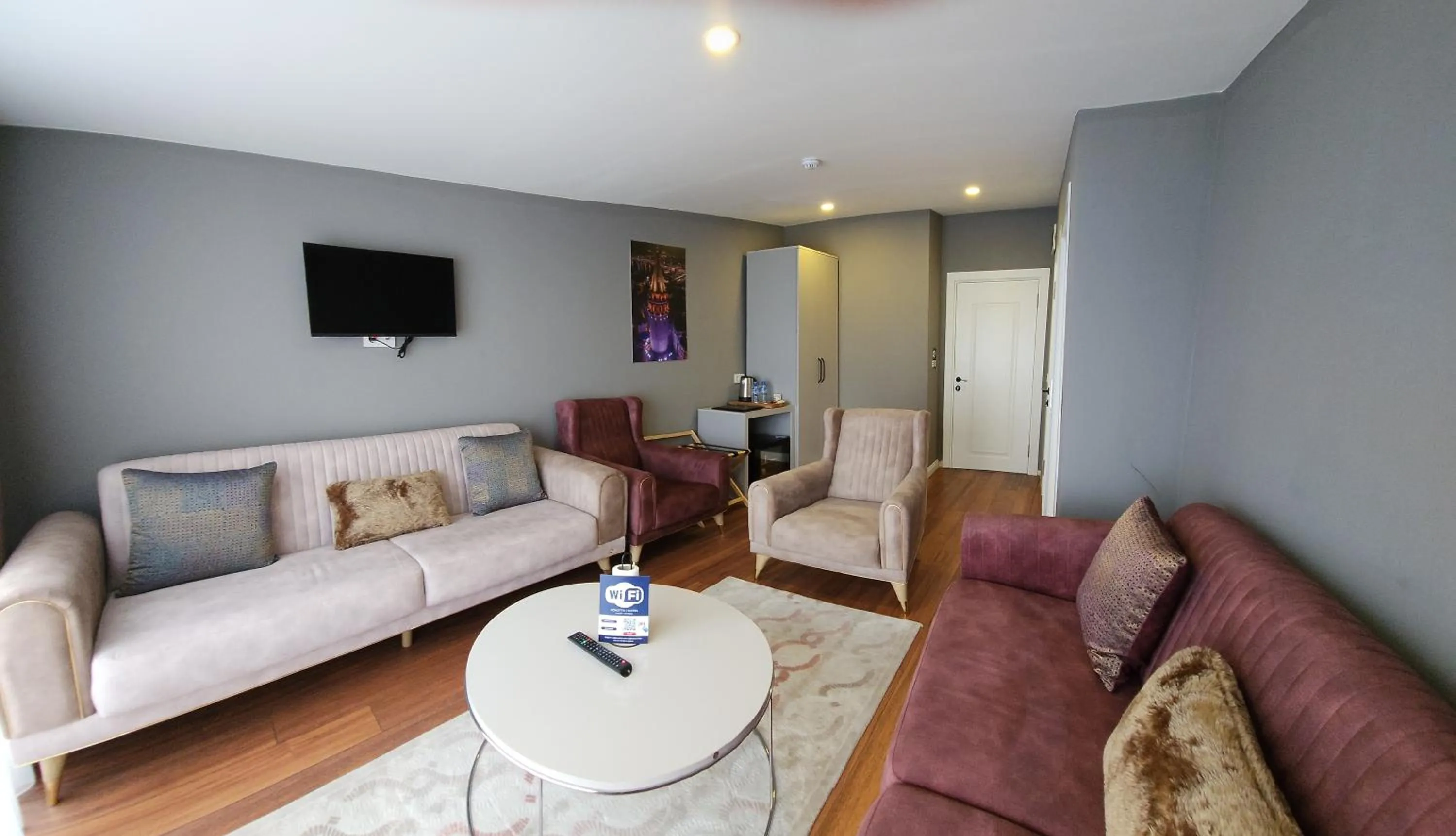 Photo of the whole room in TAKSİM GOKOTTA SUiTE