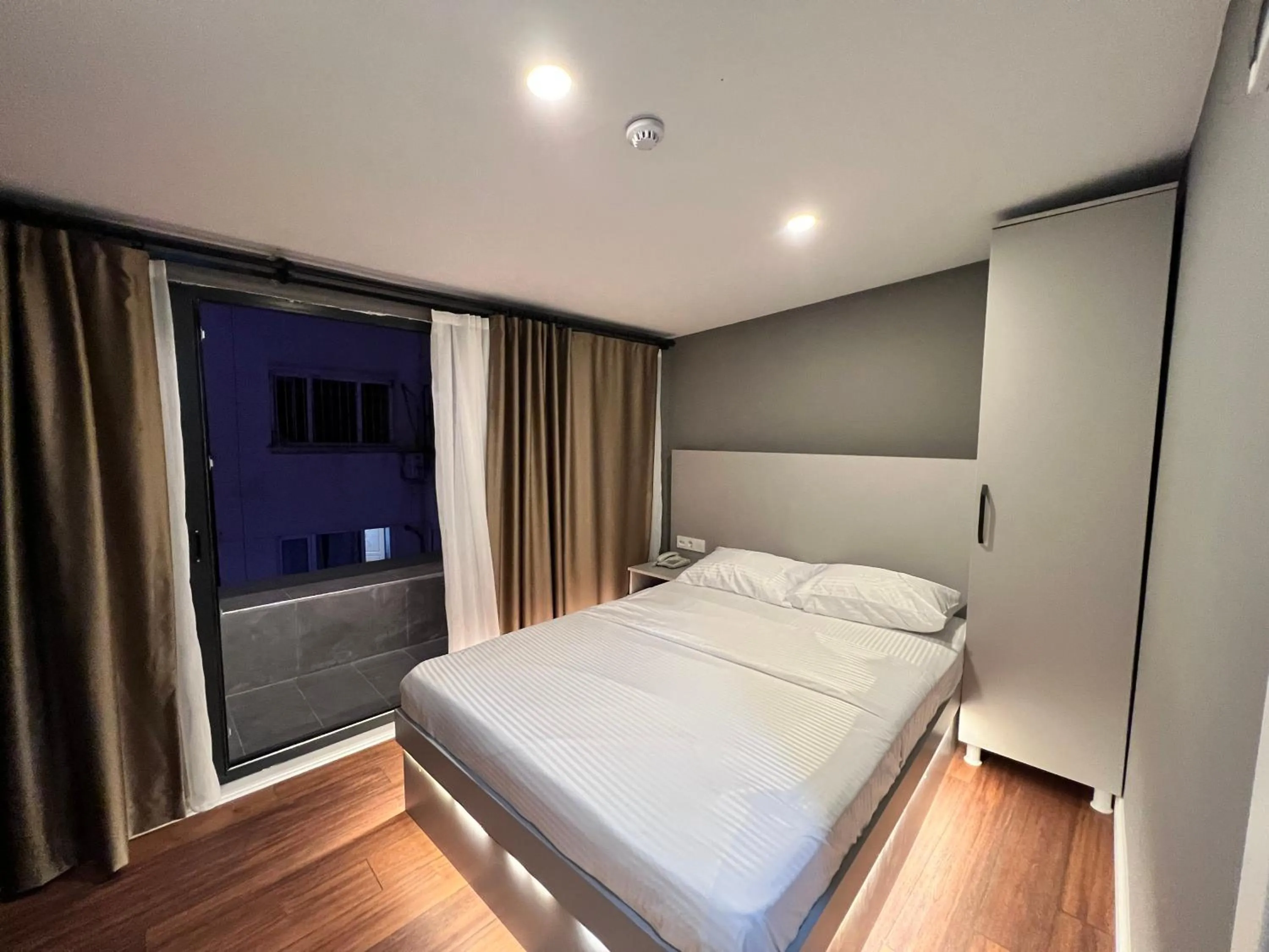 Balcony/Terrace, Bed in TAKSİM GOKOTTA SUiTE