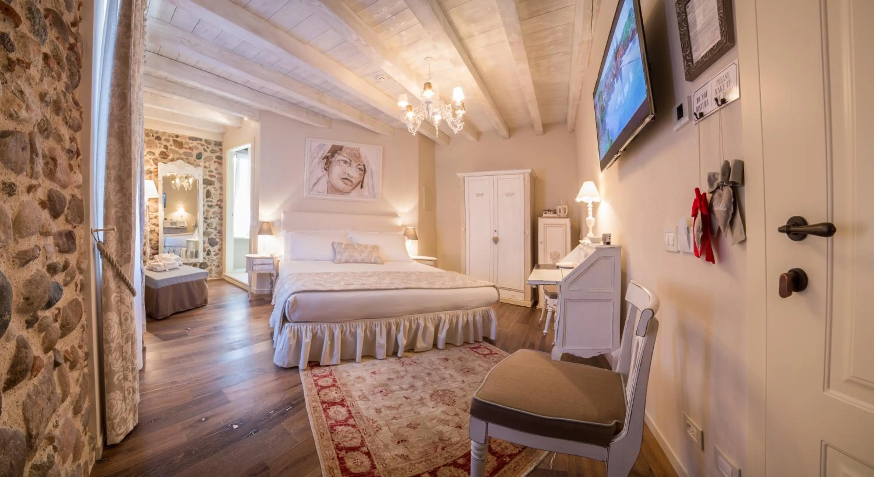 Photo of the whole room in Maison Resola - Rooms & Breakfast