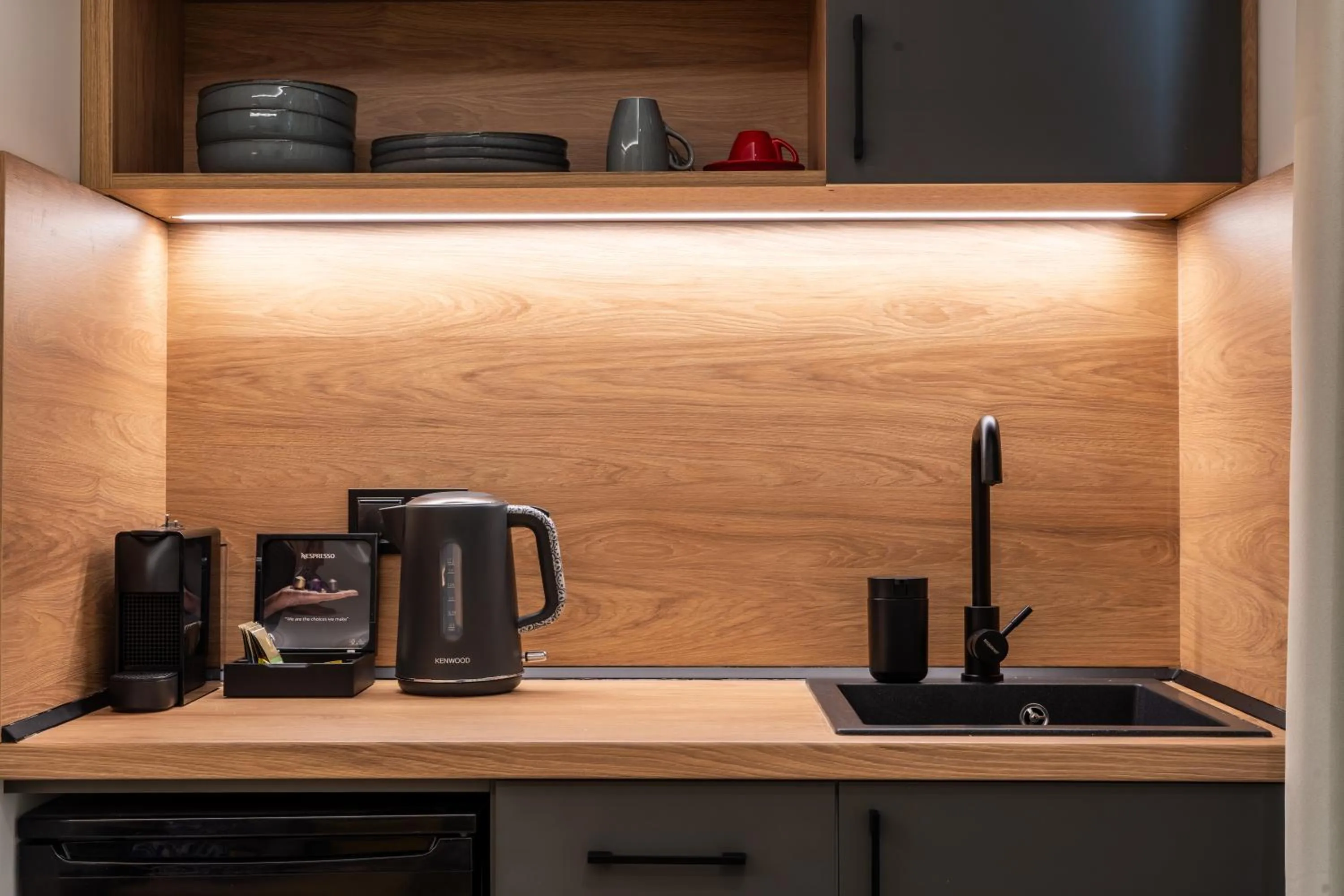 Coffee/tea facilities in NERO SEASCAPE SUITES