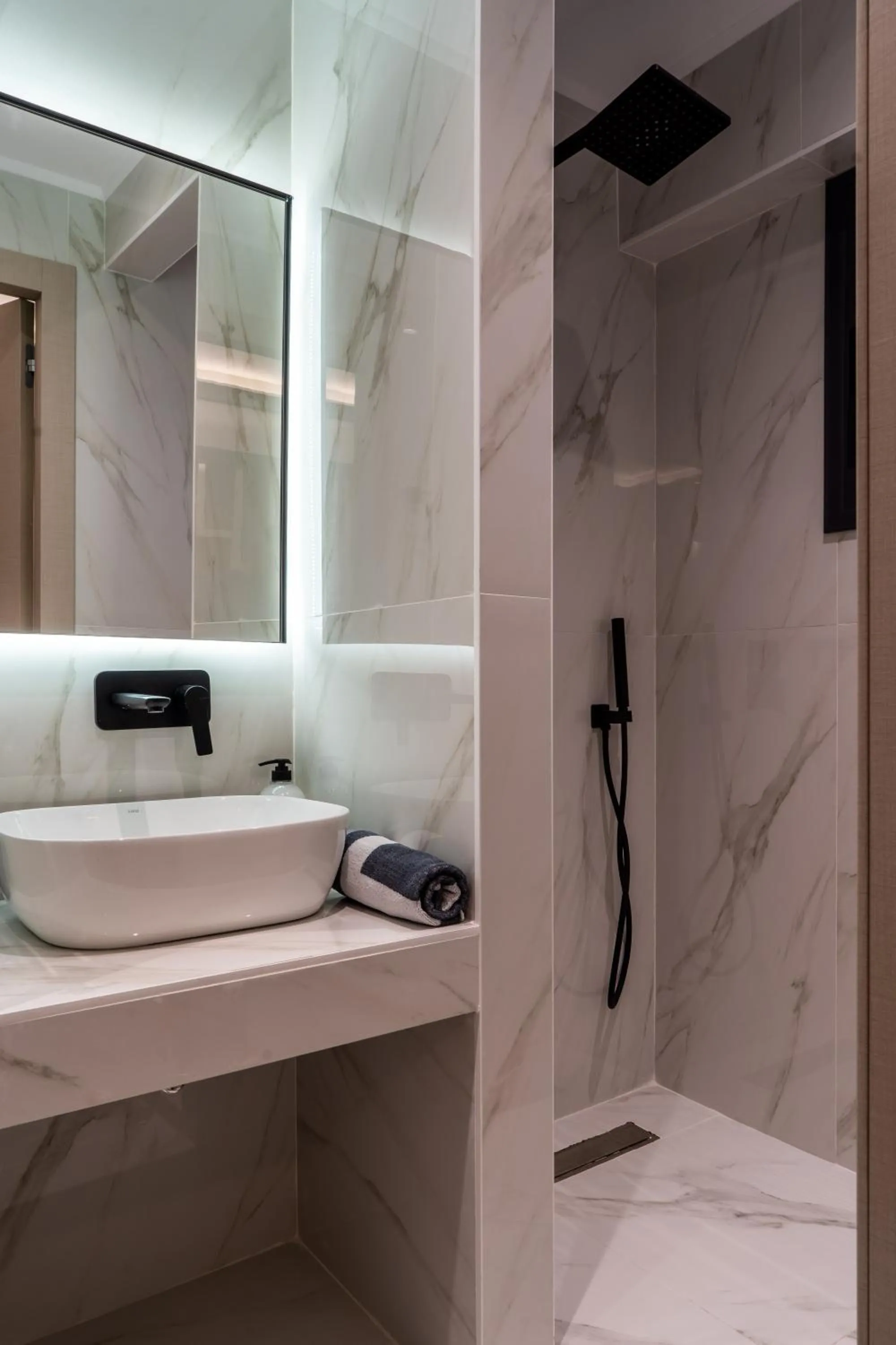 Shower in NERO SEASCAPE SUITES