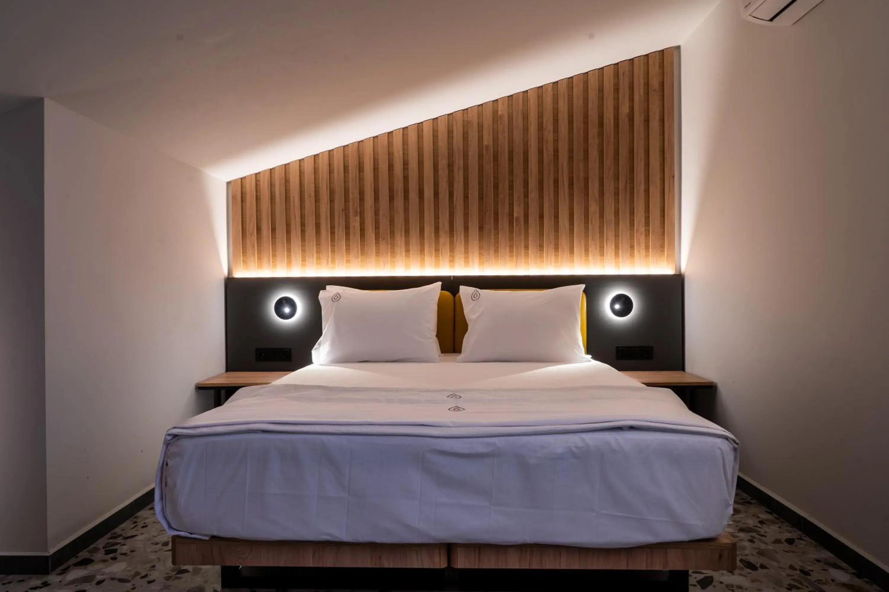 Deluxe Triple Room with Sea View in NERO SEASCAPE SUITES Deluxe Triple Room with Sea View in NERO SEASCAPE SUITES