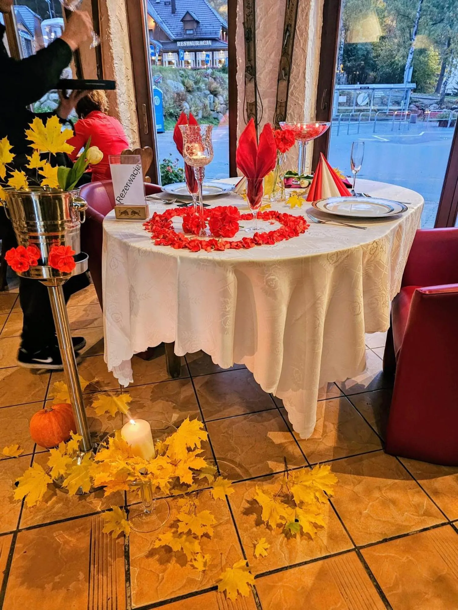 Restaurant/places to eat in Rezydencja Biały Jar