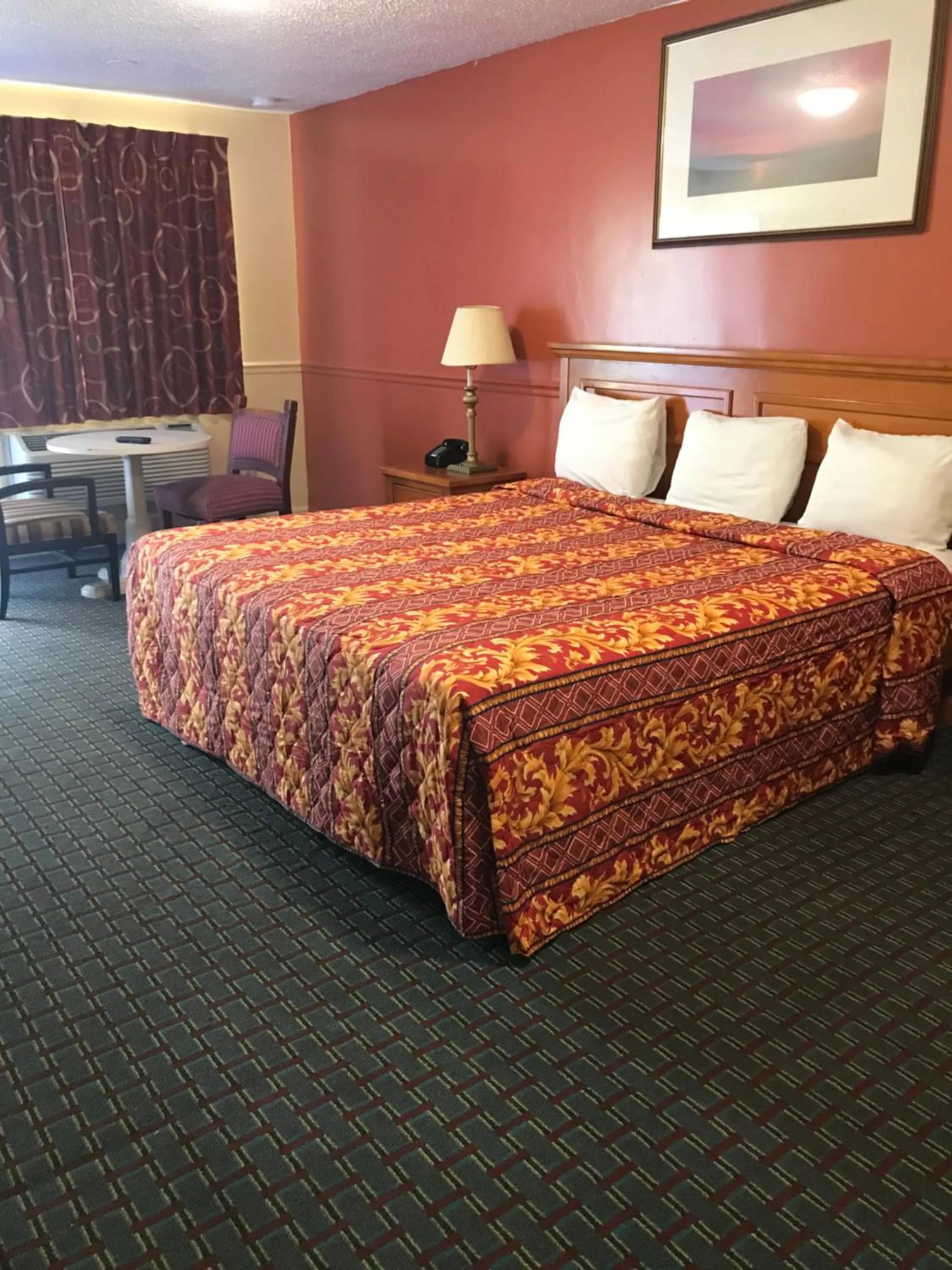 Photo of the whole room, Bed in American Star Inn & Suites Atlantic City