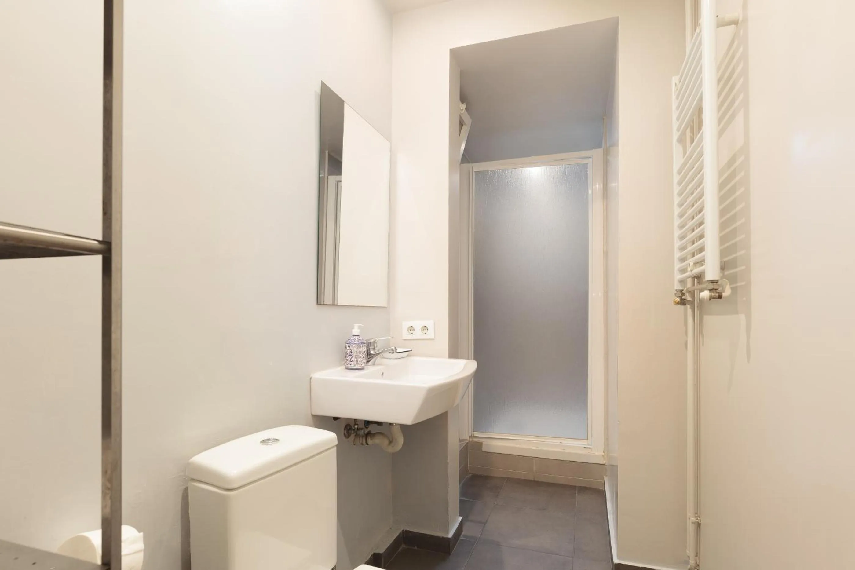 LetsGo Diagonal Avenue Apartment