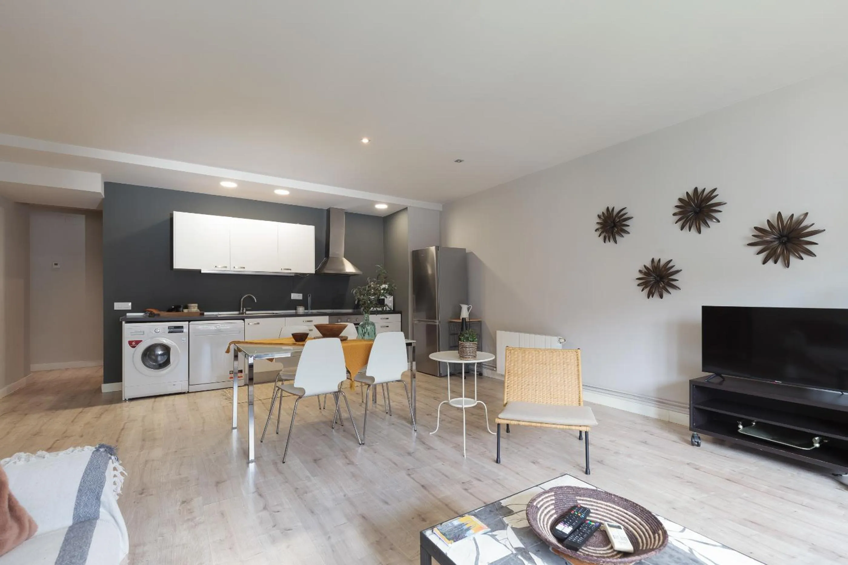 LetsGo Diagonal Avenue Apartment