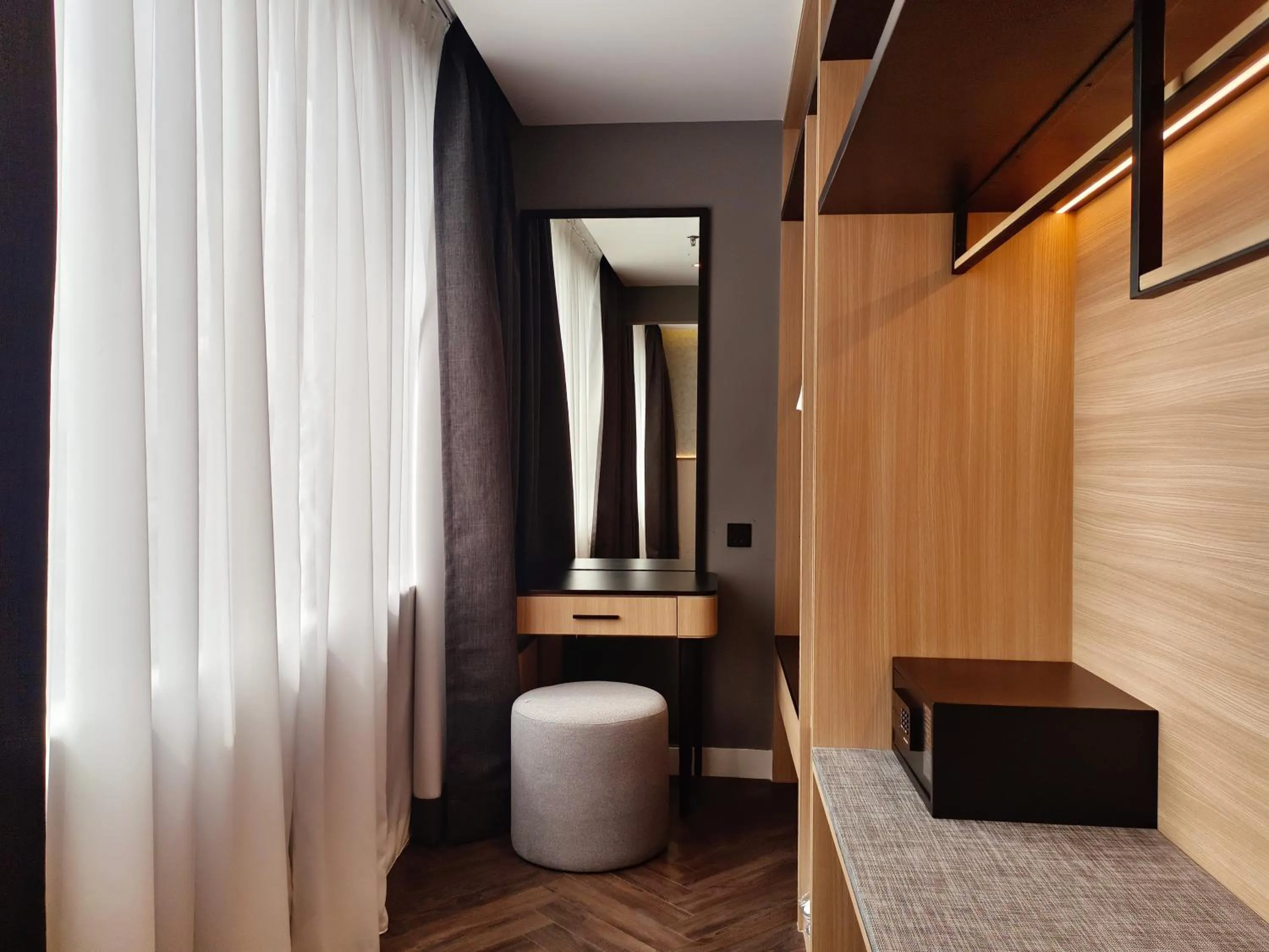 wardrobe in Hotel Royal Signature