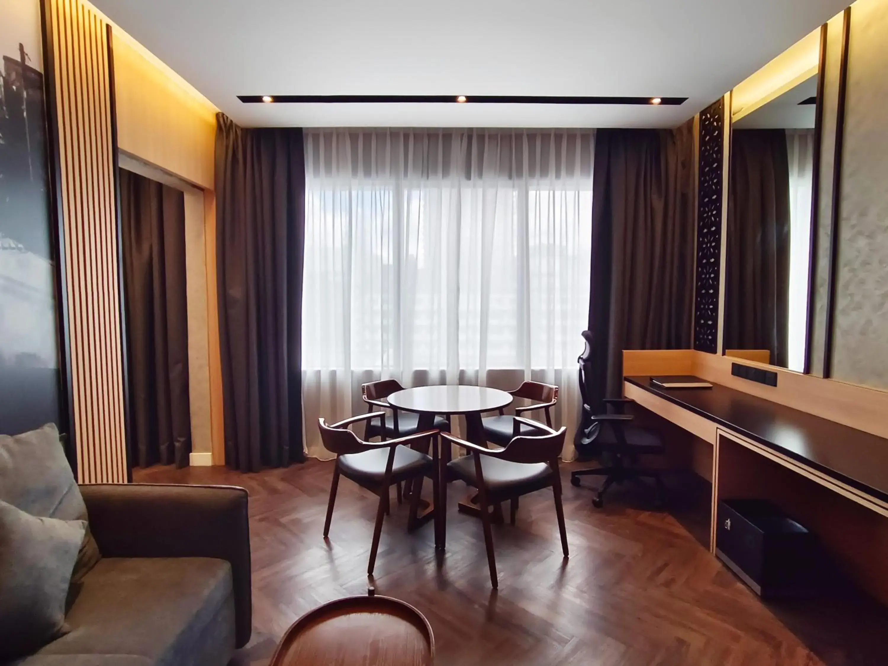 Executive Suite in Hotel Royal Signature Executive Suite in Hotel Royal Signature