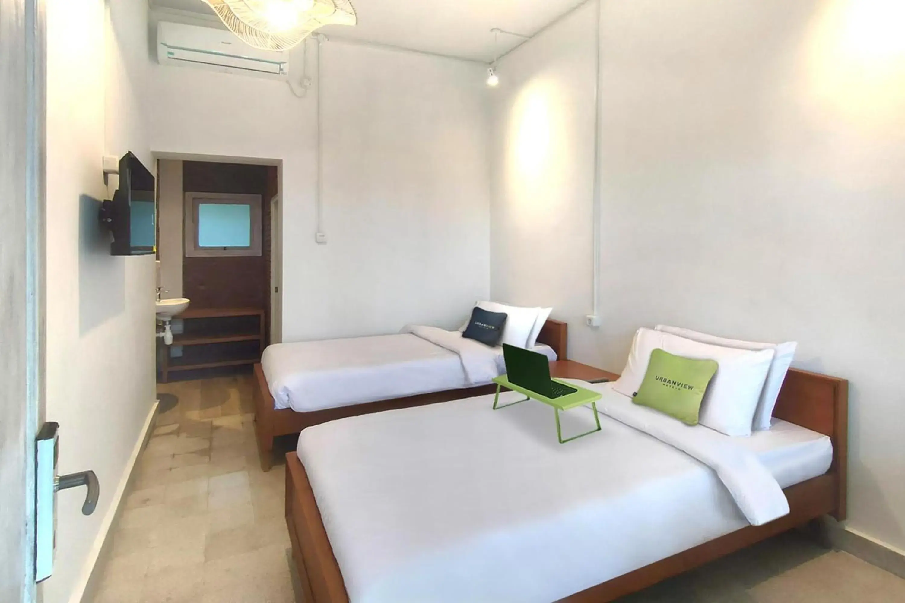 Bed in Urbanview Wisma Nirwana Tretes by RedDoorz Bed in Urbanview Wisma Nirwana Tretes by RedDoorz