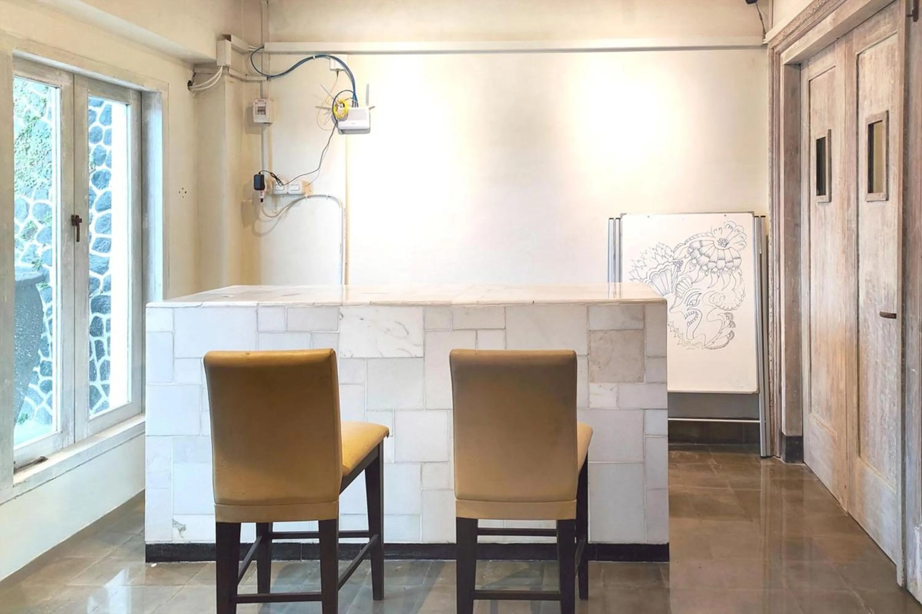 Seating area in Urbanview Wisma Nirwana Tretes near Cimory Prigen