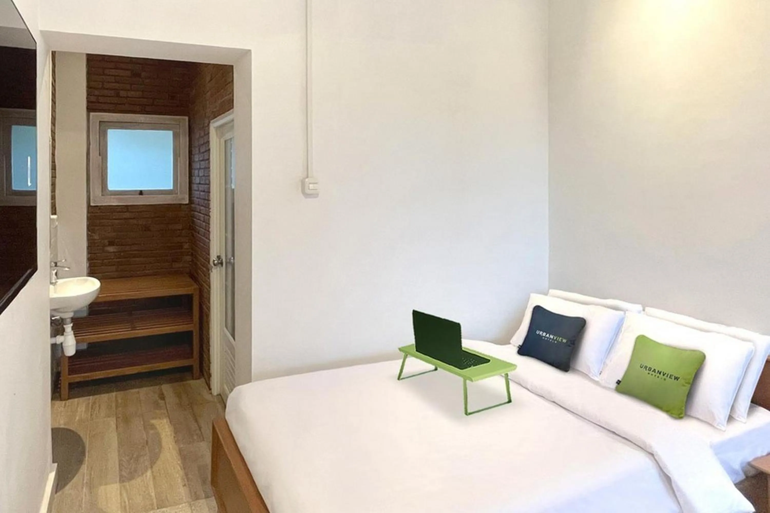 Bedroom, Bed in Urbanview Wisma Nirwana Tretes near Cimory Prigen