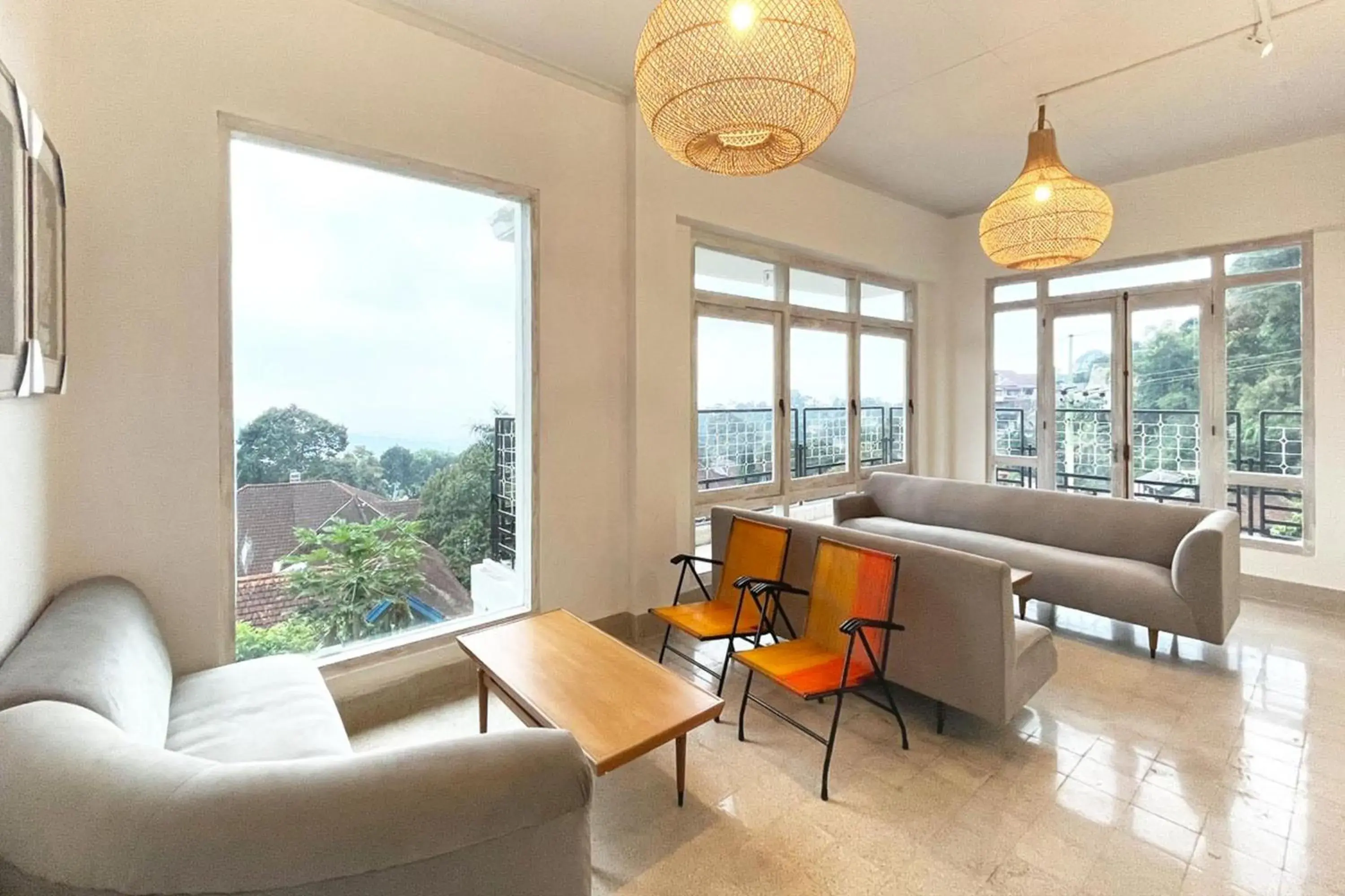 Living room in Urbanview Wisma Nirwana Tretes by RedDoorz Living room in Urbanview Wisma Nirwana Tretes by RedDoorz