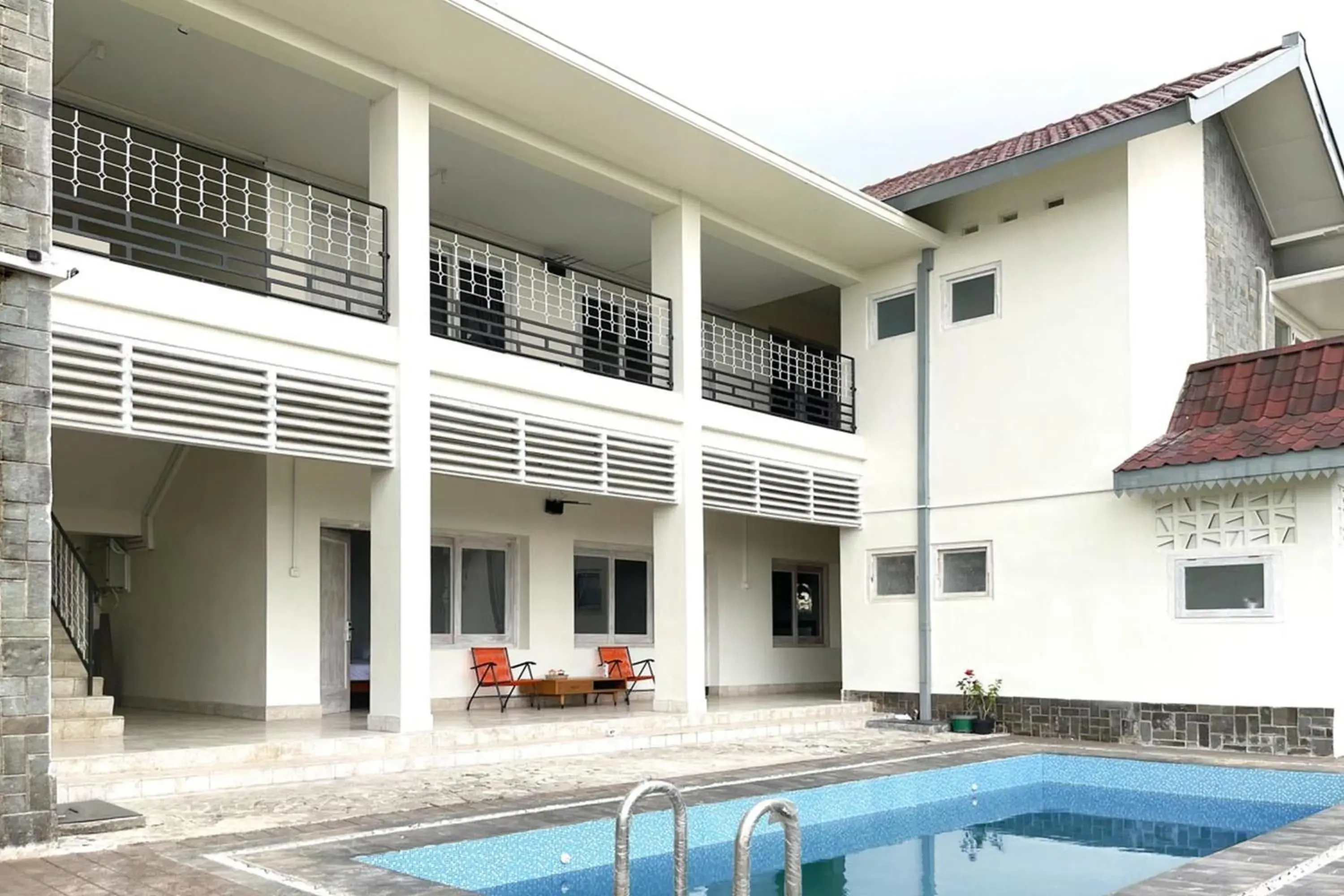 Property building in Urbanview Wisma Nirwana Tretes by RedDoorz Property building in Urbanview Wisma Nirwana Tretes by RedDoorz