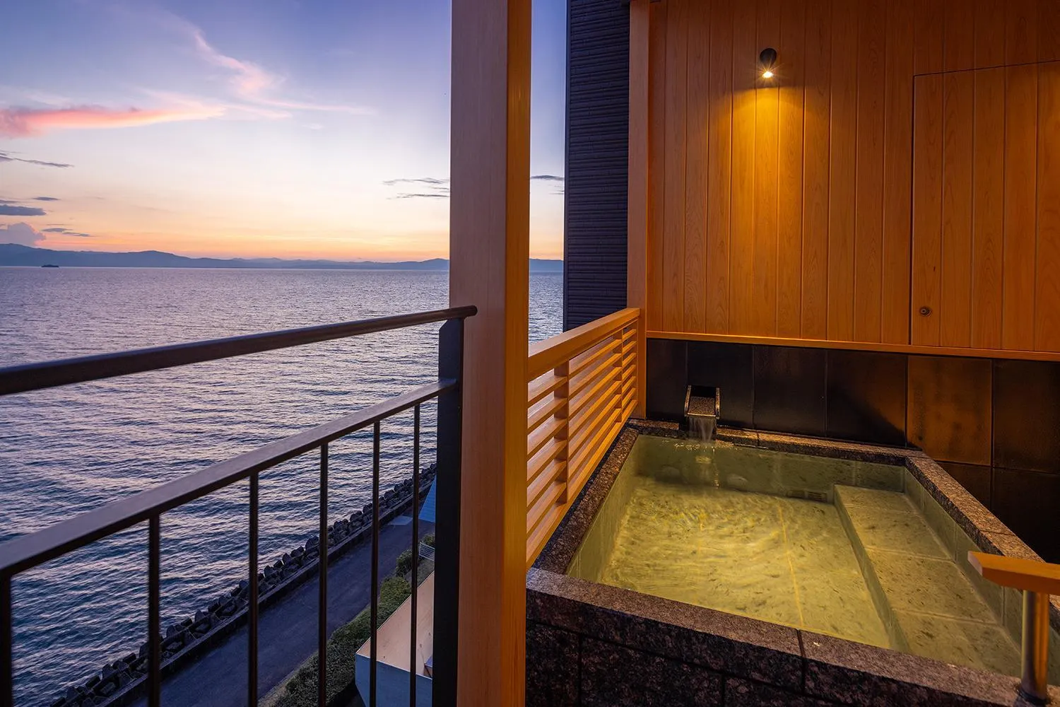 Open Air Bath in Biwafront Hikone