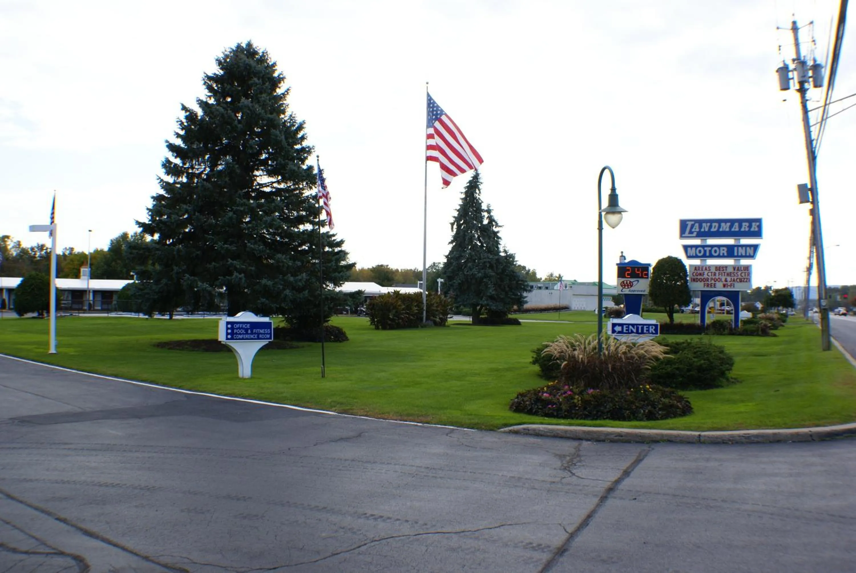 Facade/entrance in Landmark Motor Inn