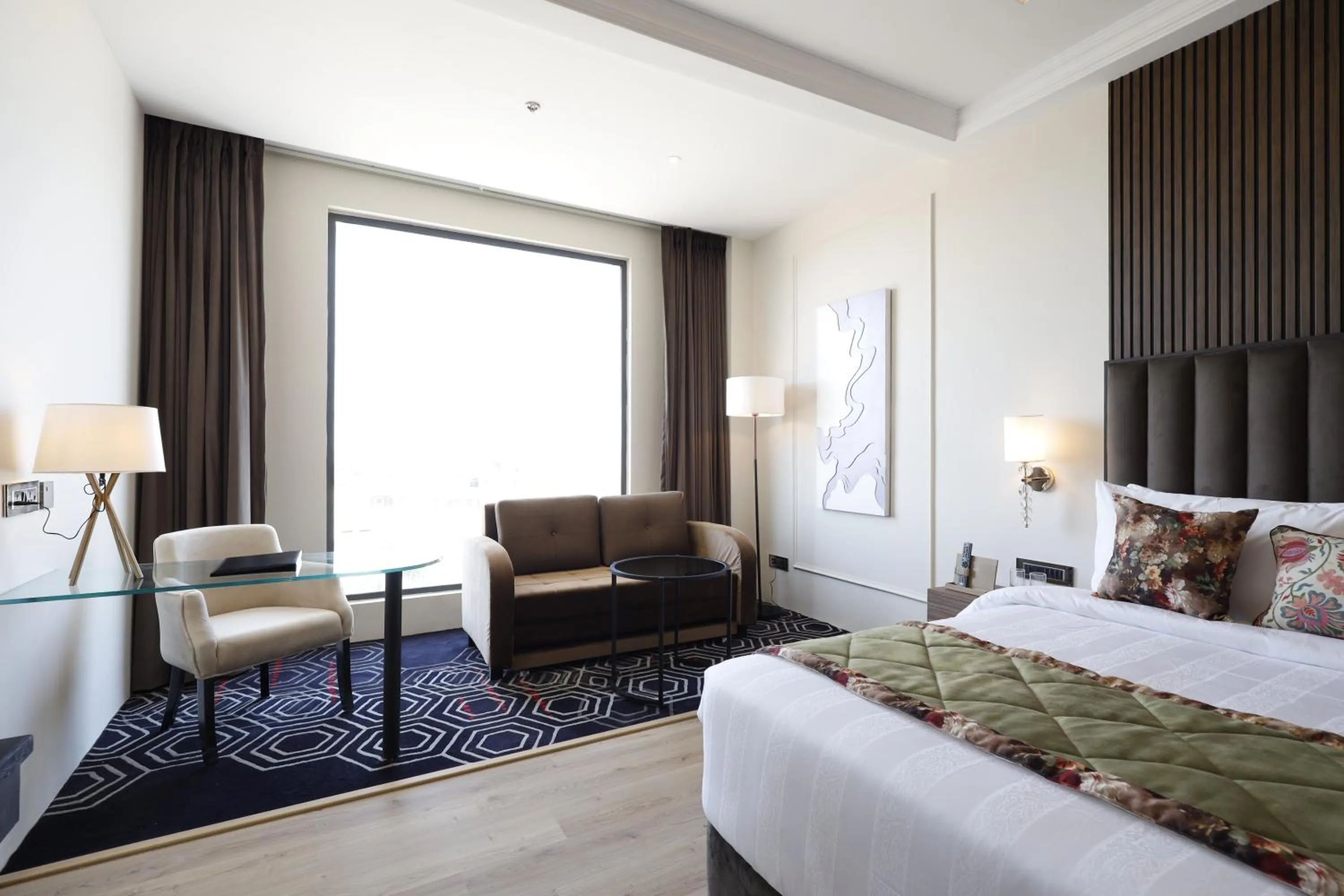 Seating area, Bed in Fortune Ranjit Vihar, Amritsar - Member ITC Hotels' Group