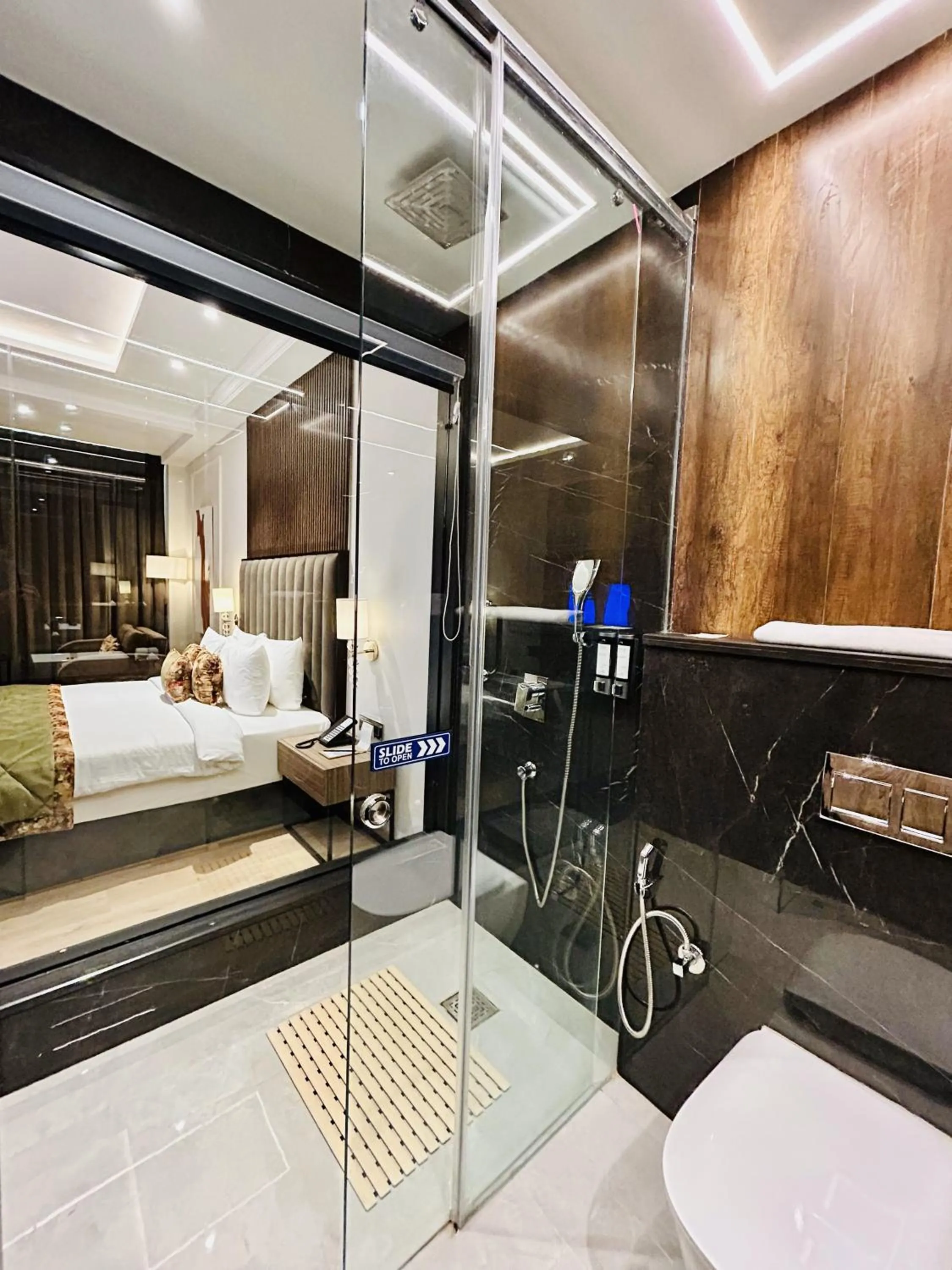 Shower, Bed in Fortune Ranjit Vihar, Amritsar - Member ITC Hotels' Group