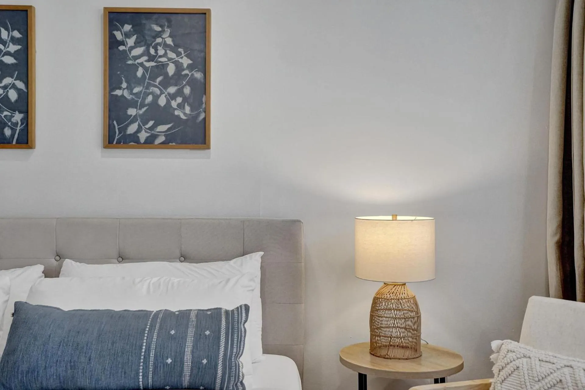 Bed in Suite #1 - Marine Villas Hollywood - 1 Bedroom