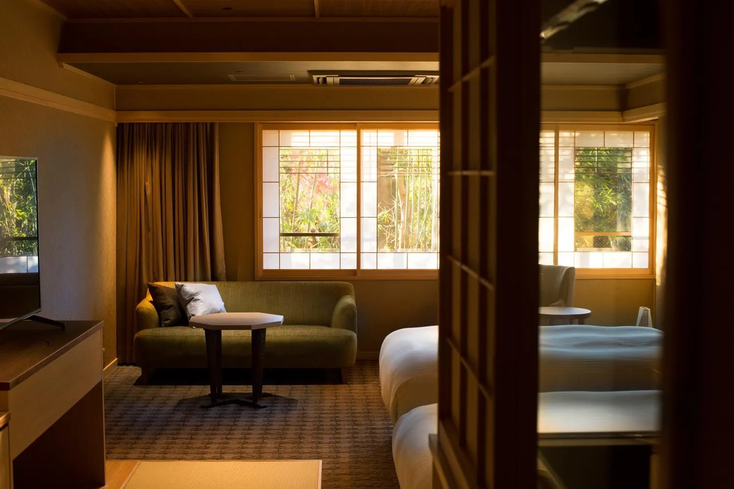 Photo of the whole room, Bed in Hotel Yuraku Kyo-yasaka
