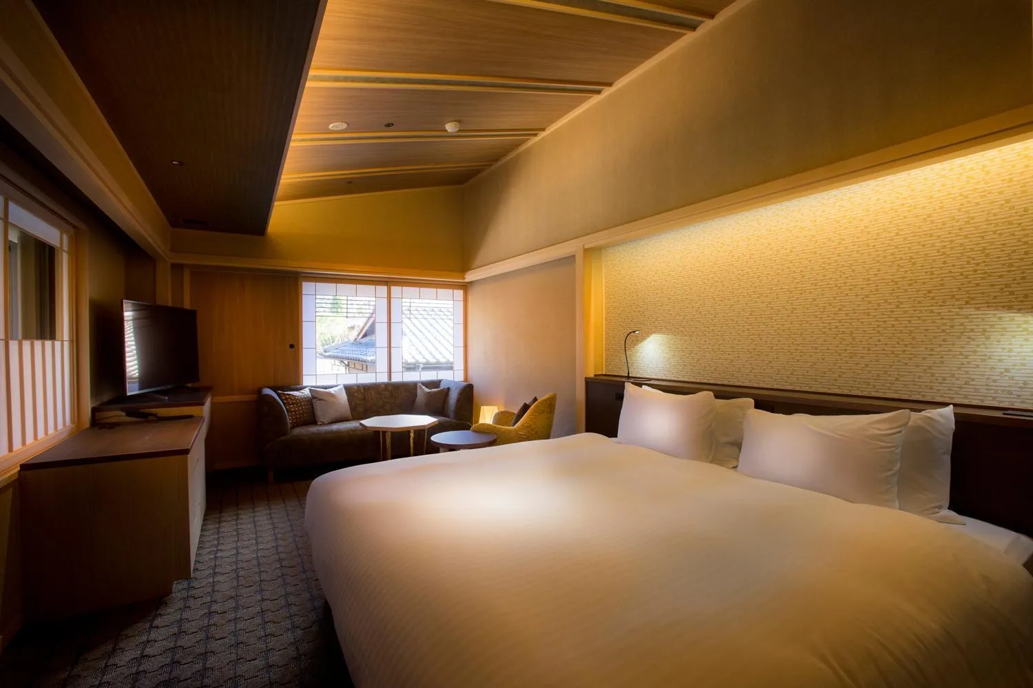 Photo of the whole room, Bed in Hotel Yuraku Kyo-yasaka
