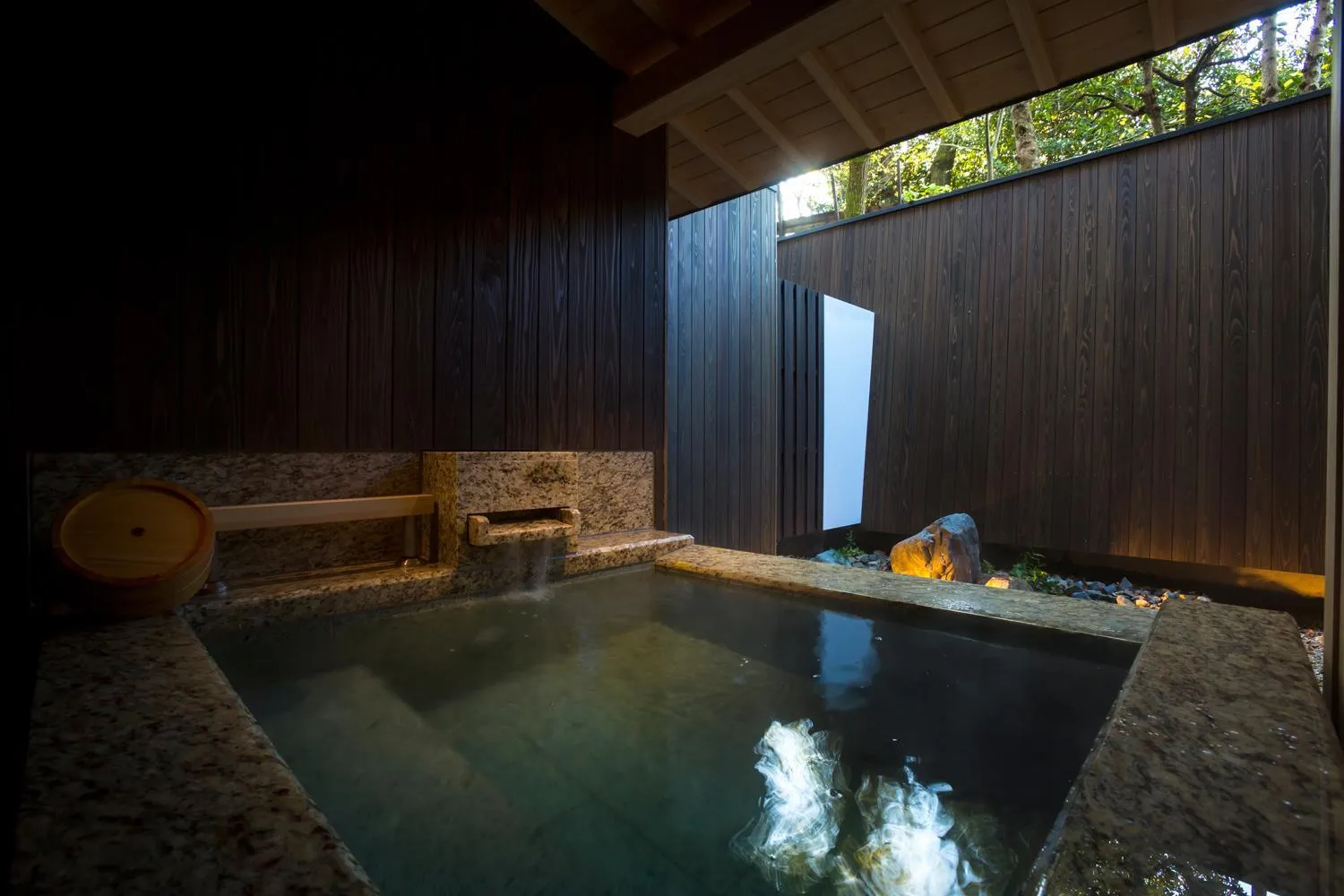 Photo of the whole room in Hotel Yuraku Kyo-yasaka